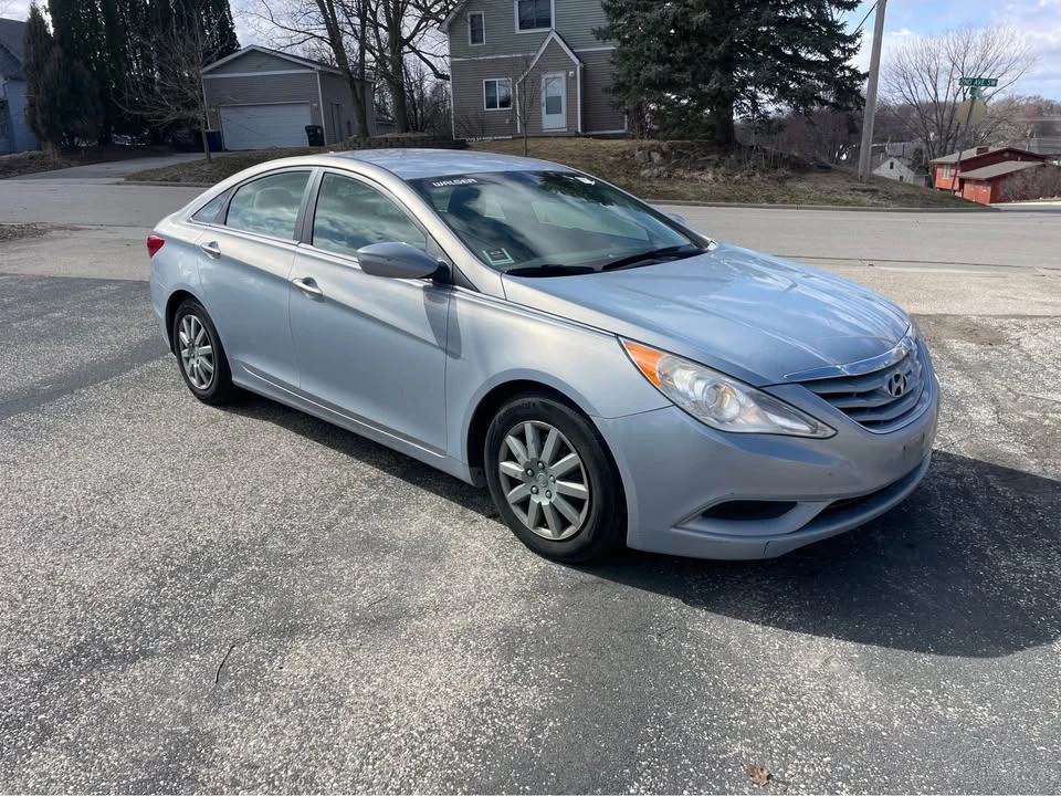 2012 Hyundai Sonata - Image 2 of 4