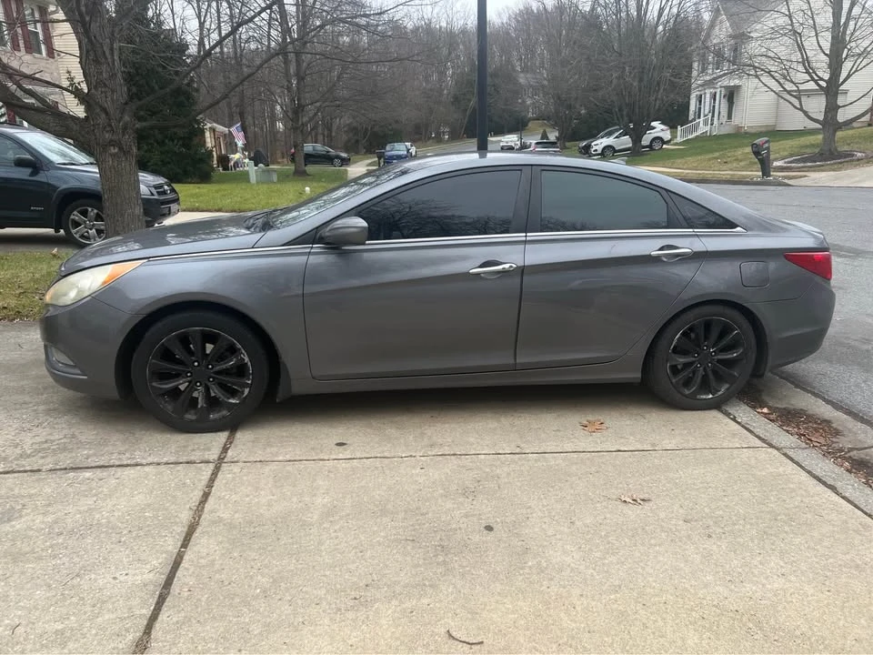 2012 Hyundai Sonata - Image 2 of 3