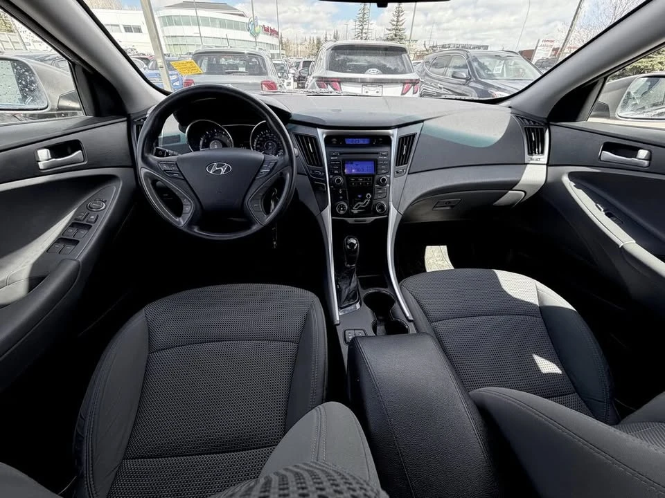 2012 Hyundai Sonata - Image 10 of 14