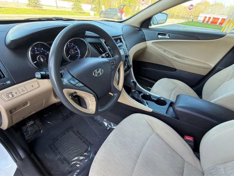 2012 Hyundai Sonata - Image 11 of 19
