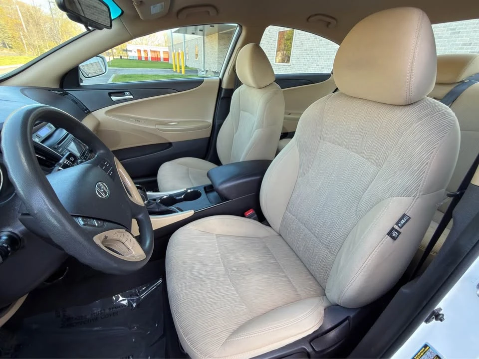 2012 Hyundai Sonata - Image 12 of 19