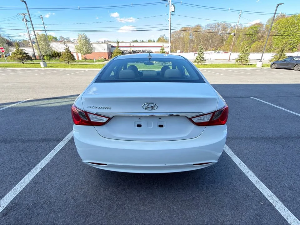 2012 Hyundai Sonata - Image 5 of 19