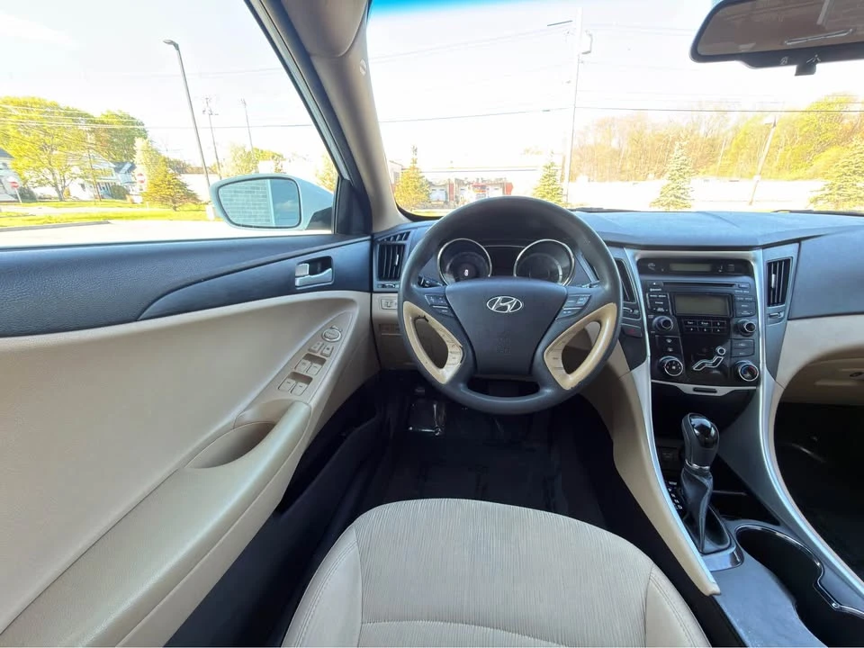2012 Hyundai Sonata - Image 10 of 19