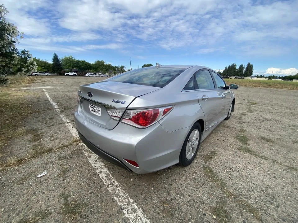 2012 Hyundai Sonata - Image 4 of 5