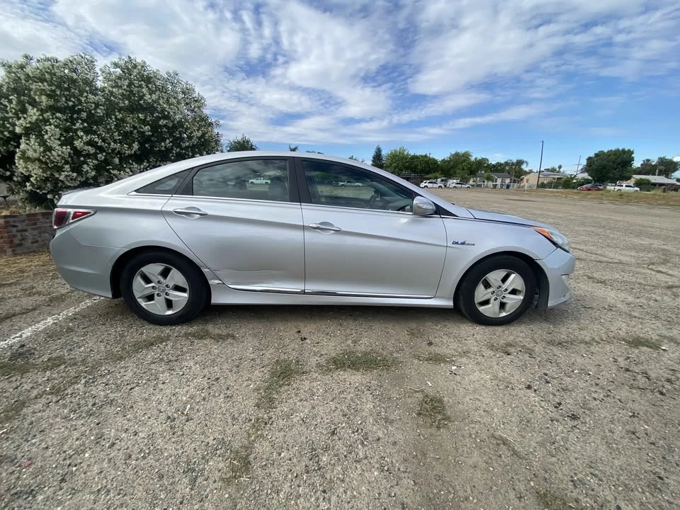 2012 Hyundai Sonata - Image 2 of 5