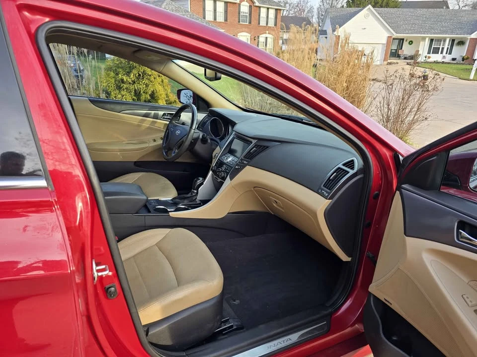 2012 Hyundai Sonata - Image 5 of 12
