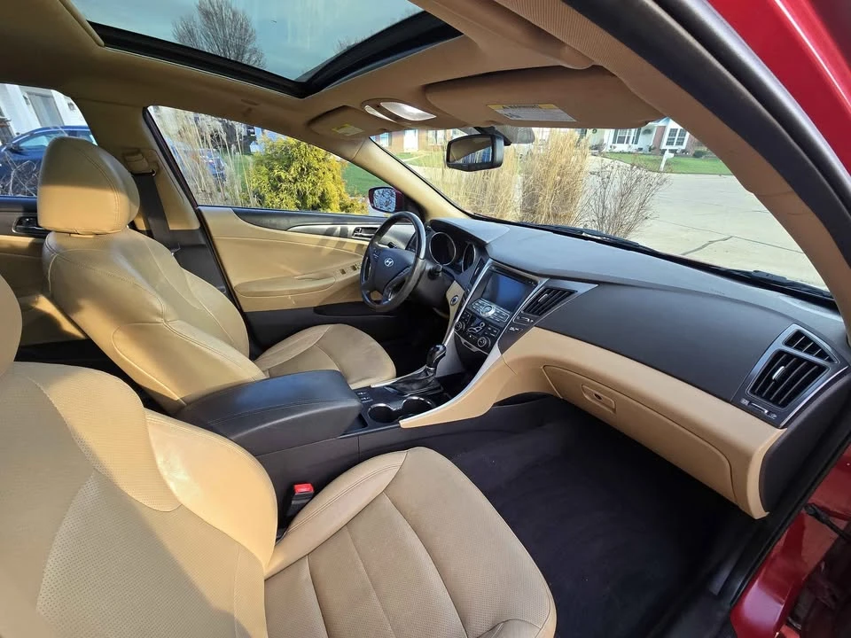 2012 Hyundai Sonata - Image 4 of 12