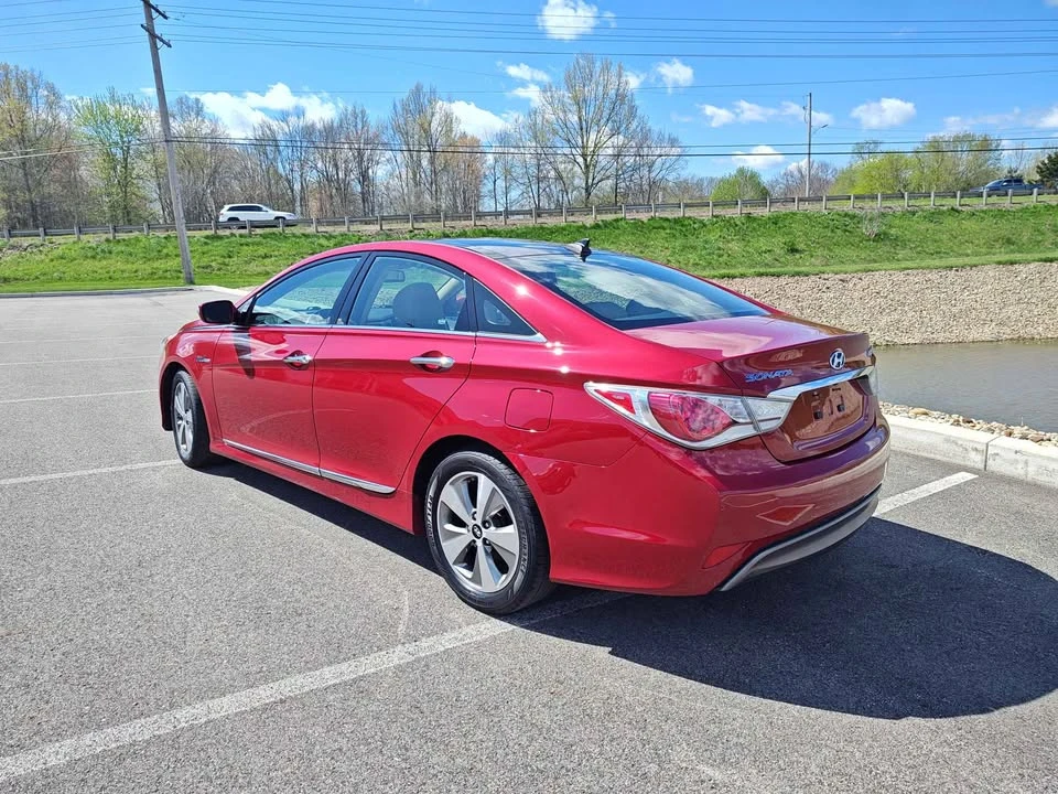 2012 Hyundai Sonata - Image 2 of 16