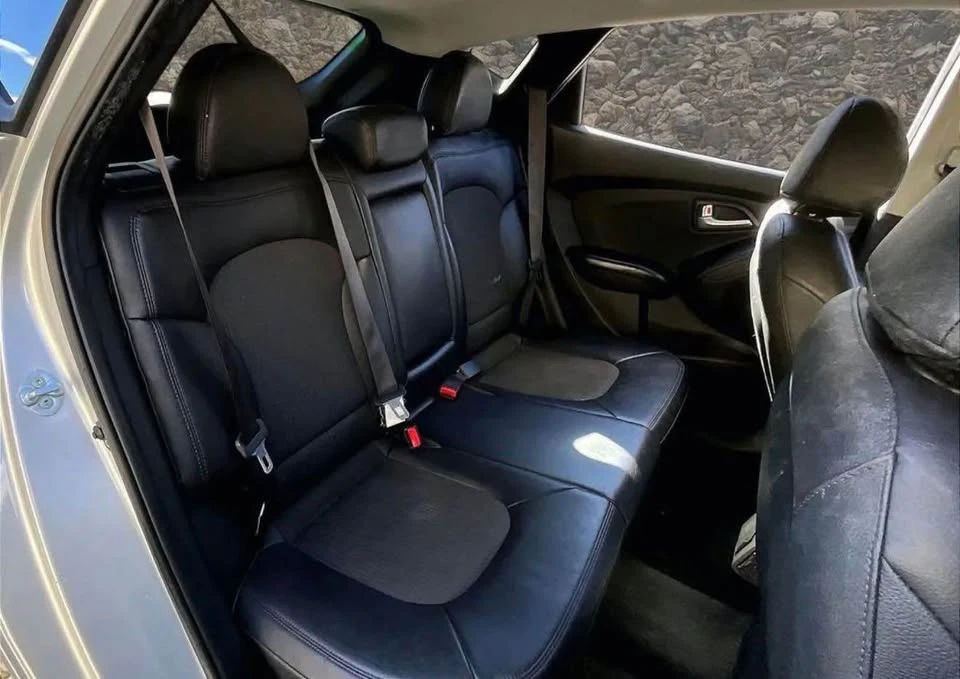 2012 Hyundai Tucson - Image 12 of 13