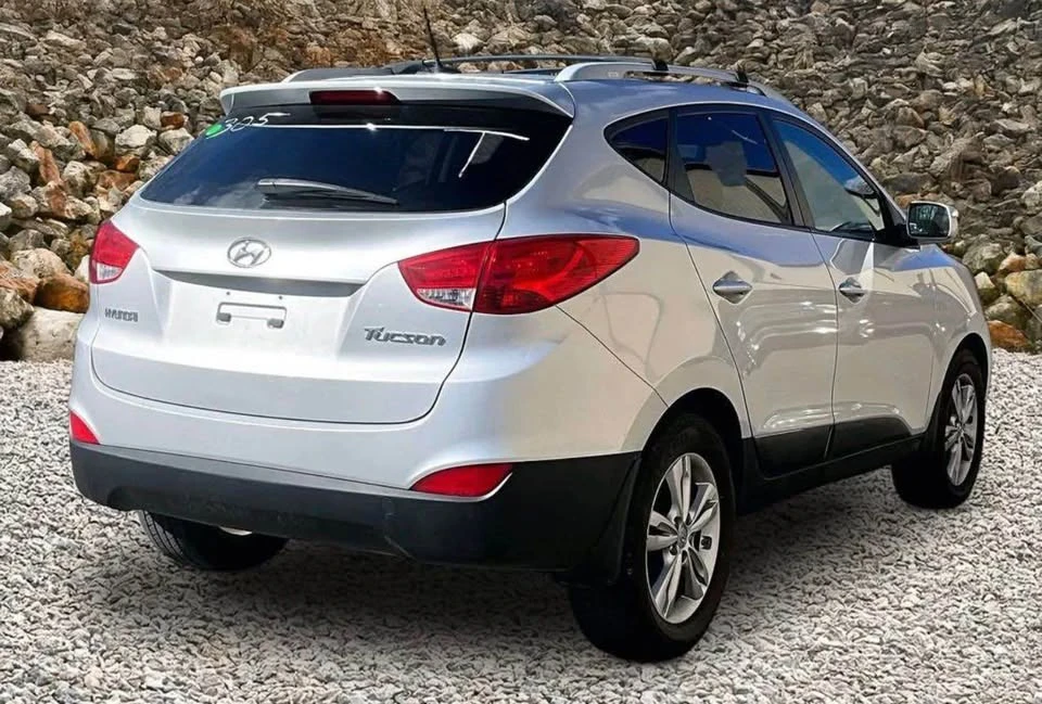 2012 Hyundai Tucson - Image 10 of 13