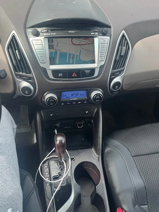 2012 Hyundai Tucson - Image 8 of 10