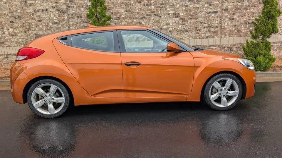 2012 Hyundai Veloster - Image 2 of 16