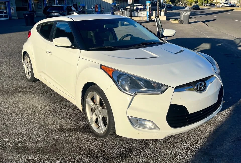 2012 Hyundai Veloster - Image 2 of 3