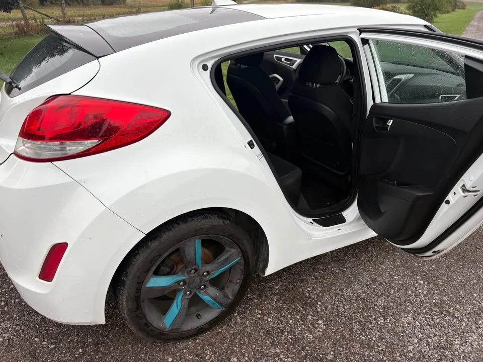 2012 Hyundai Veloster - Image 7 of 11
