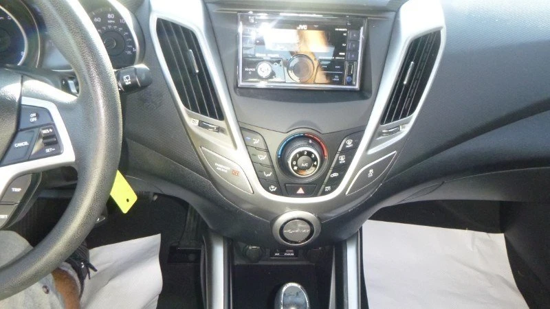 2012 Hyundai Veloster - Image 14 of 18