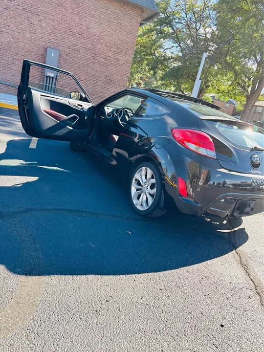 2012 Hyundai Veloster - Image 2 of 12