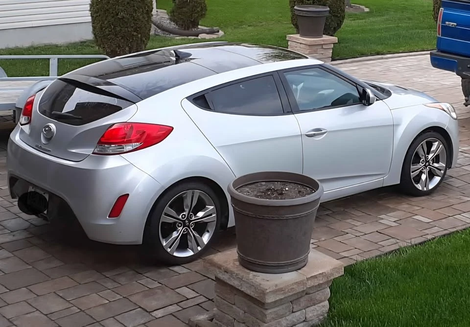 2012 Hyundai Veloster - Image 2 of 2