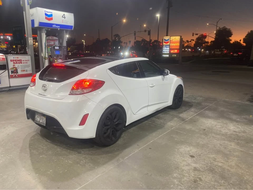 2012 Hyundai Veloster - Image 2 of 10