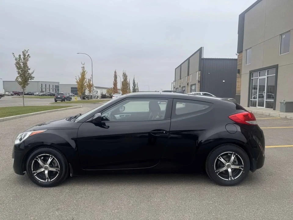 2012 Hyundai Veloster - Image 2 of 19