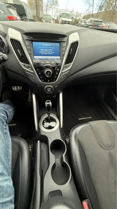 2012 Hyundai Veloster - Image 11 of 17