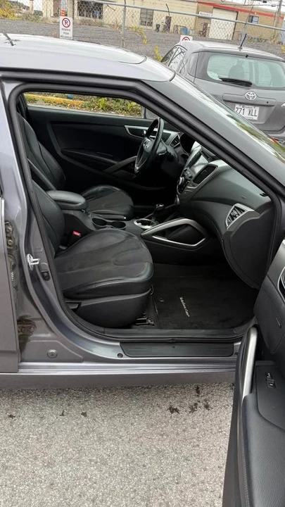 2012 Hyundai Veloster - Image 17 of 19
