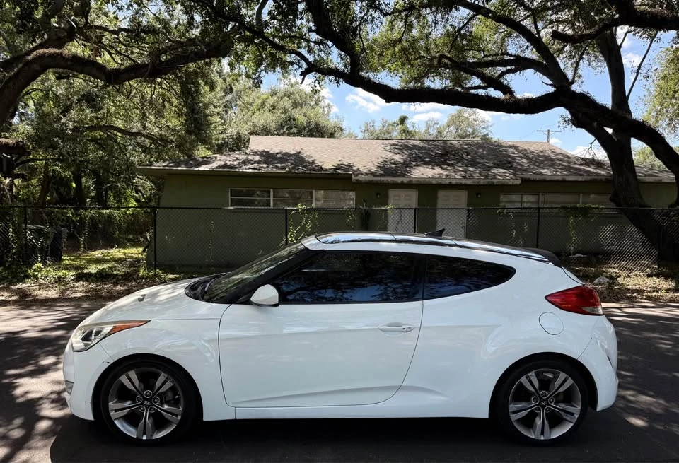 2012 Hyundai Veloster - Image 3 of 11