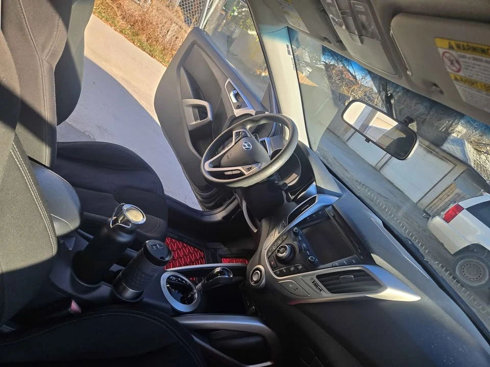 2012 Hyundai Veloster - Image 2 of 12