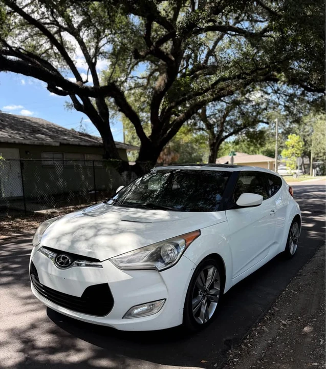 2012 Hyundai Veloster - Image 2 of 11