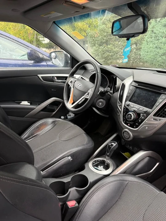 2012 Hyundai Veloster - Image 2 of 3