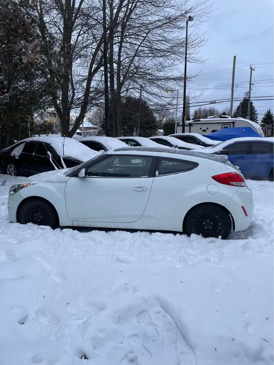 2012 Hyundai Veloster - Image 2 of 11