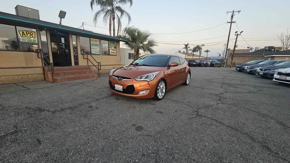 2012 Hyundai Veloster - Image 2 of 10