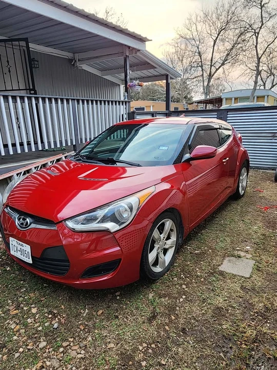2012 Hyundai Veloster - Image 2 of 10