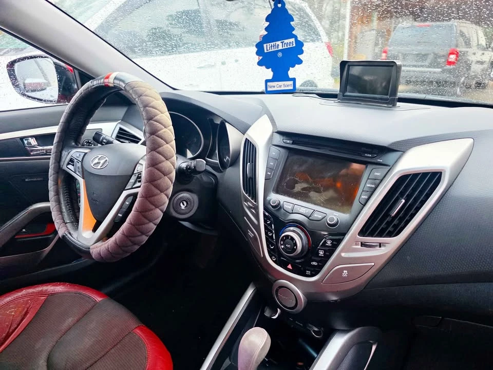 2012 Hyundai Veloster - Image 11 of 13