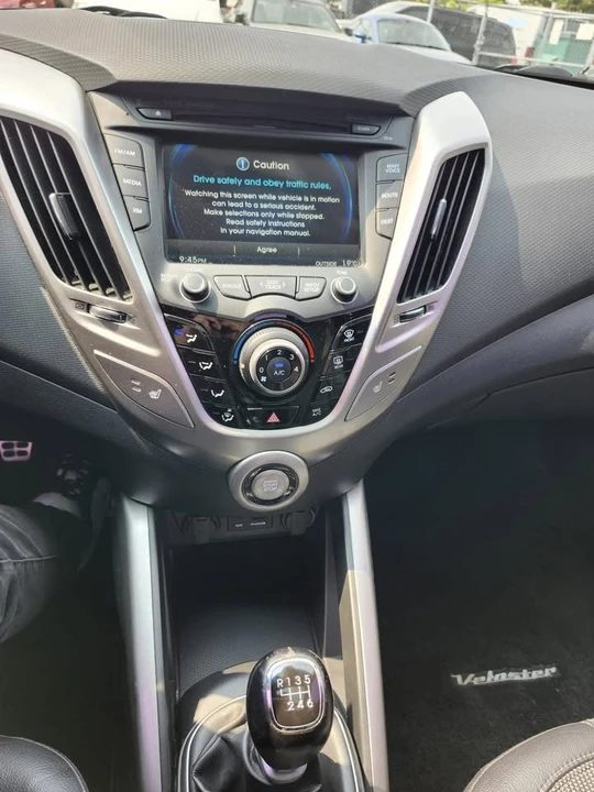 2012 Hyundai Veloster - Image 14 of 16