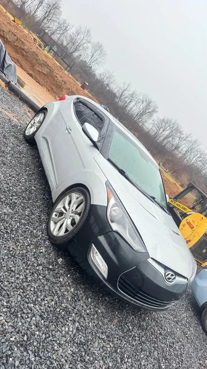 2012 Hyundai Veloster - Image 2 of 5