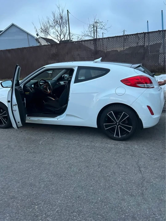 2012 Hyundai Veloster - Image 2 of 4