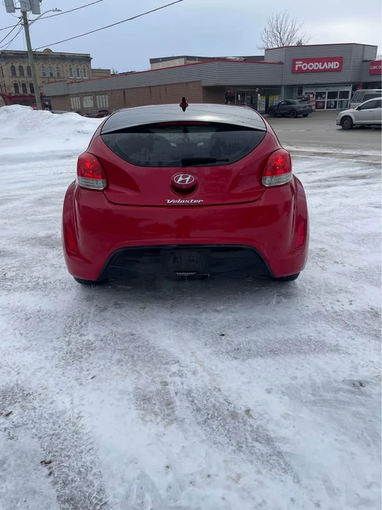 2012 Hyundai Veloster - Image 2 of 5
