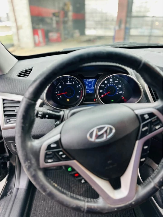 2012 Hyundai Veloster - Image 5 of 10