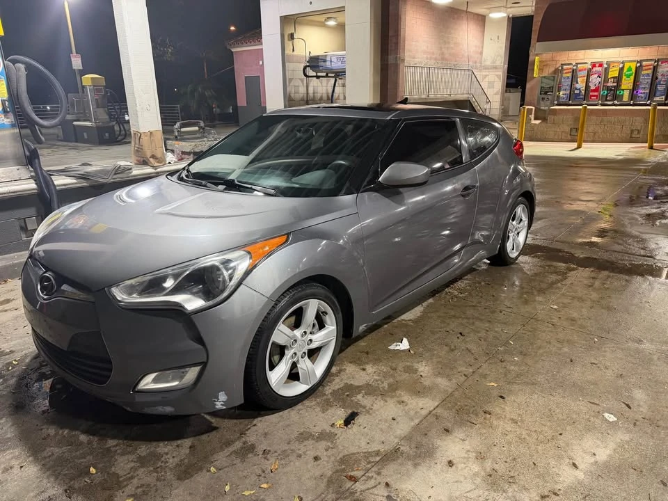 2012 Hyundai Veloster - Image 2 of 8