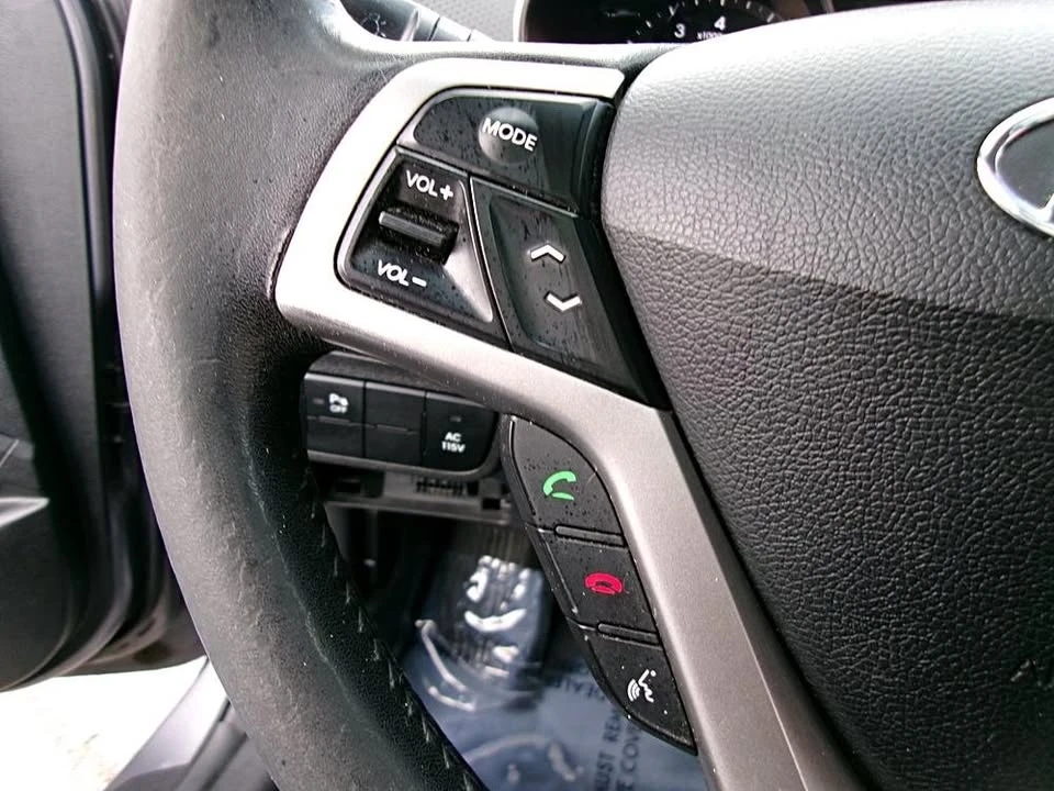 2012 Hyundai Veloster - Image 10 of 20
