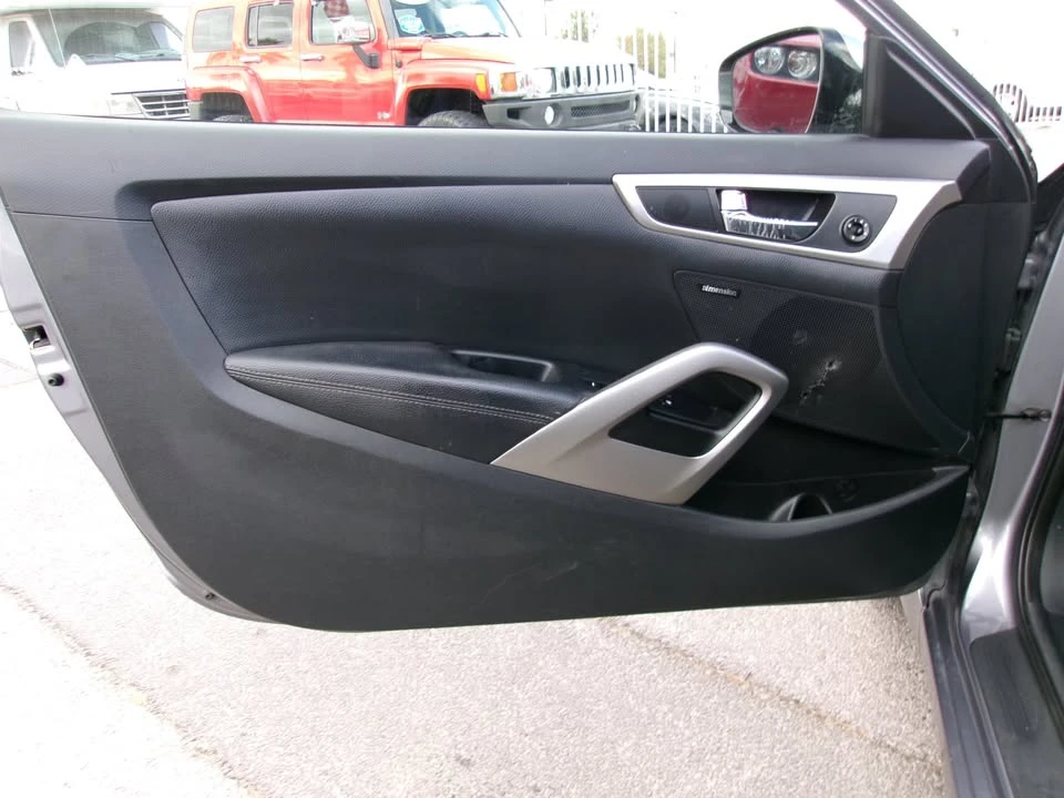 2012 Hyundai Veloster - Image 10 of 19