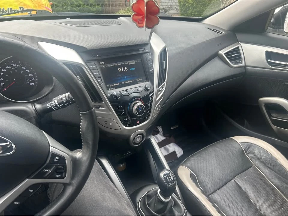 2012 Hyundai Veloster - Image 2 of 5