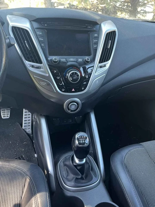 2012 Hyundai Veloster - Image 10 of 19