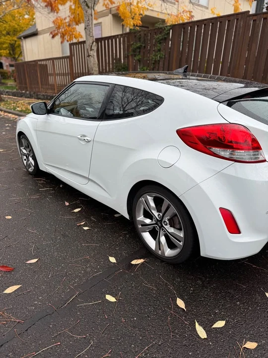 2012 Hyundai Veloster - Image 2 of 11