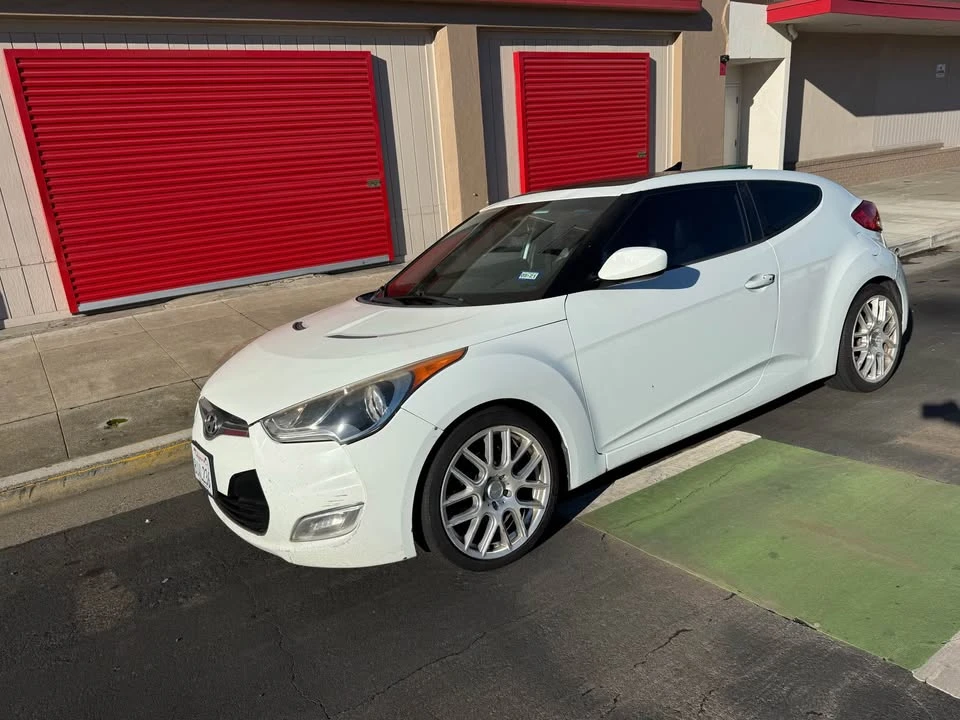2012 Hyundai Veloster - Image 2 of 9