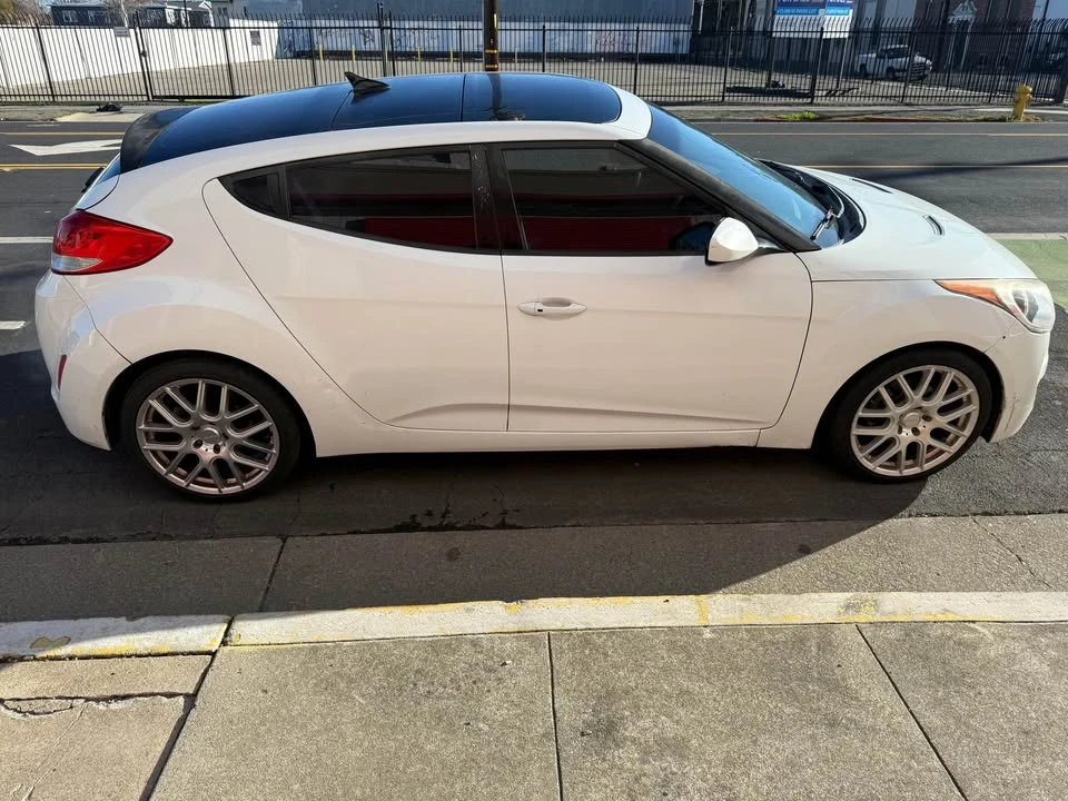 2012 Hyundai Veloster - Image 5 of 9