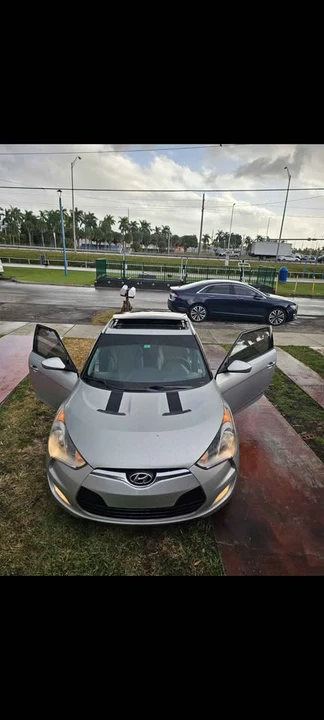 2012 Hyundai Veloster - Image 2 of 6