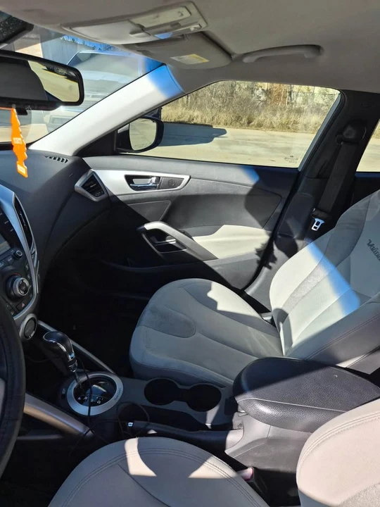 2012 Hyundai Veloster - Image 14 of 17