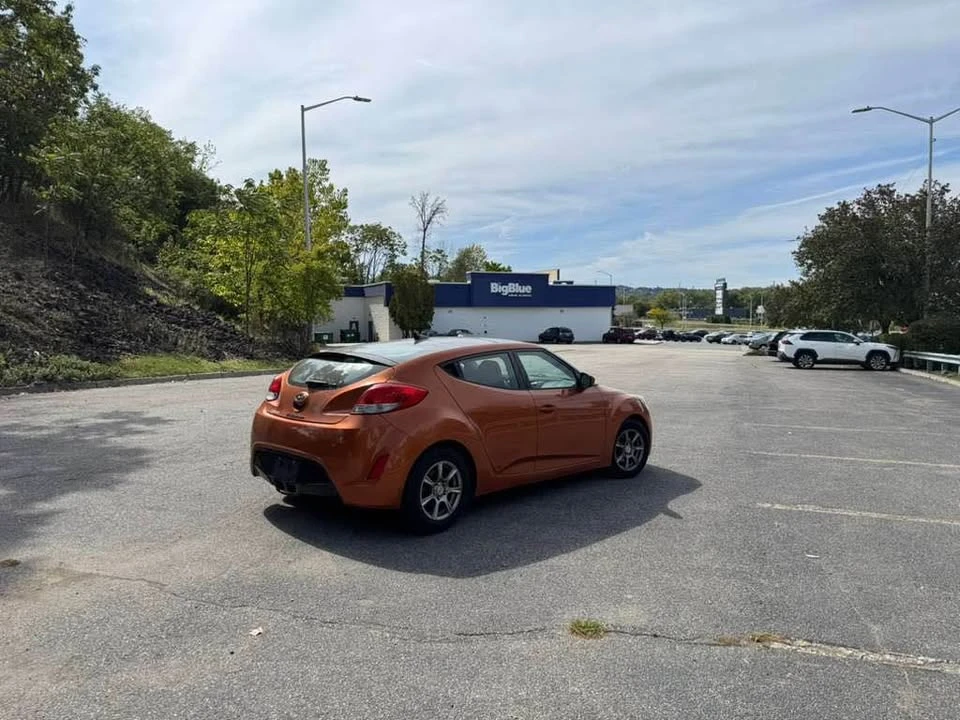 2012 Hyundai Veloster - Image 2 of 14
