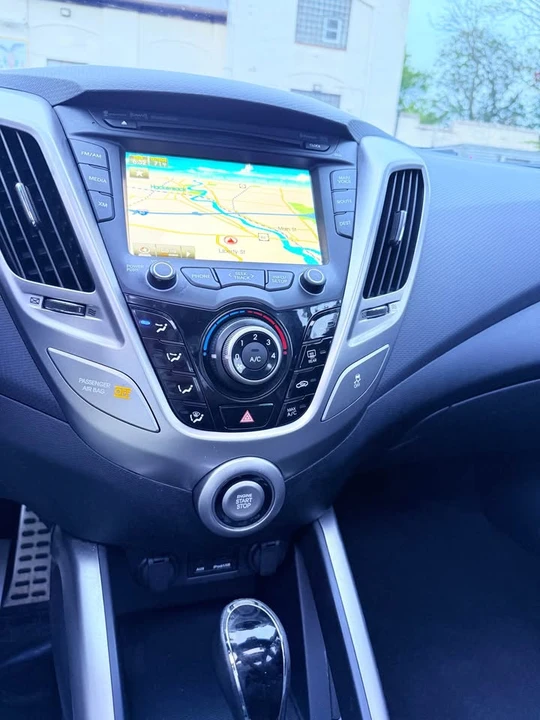 2012 Hyundai Veloster - Image 16 of 18